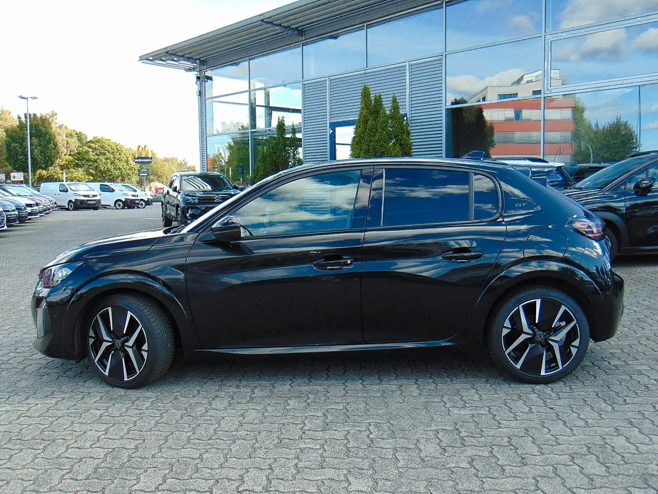 Peugeot 208 Hybrid 145 e-DSC6 GT — Galería del vehículo 2
