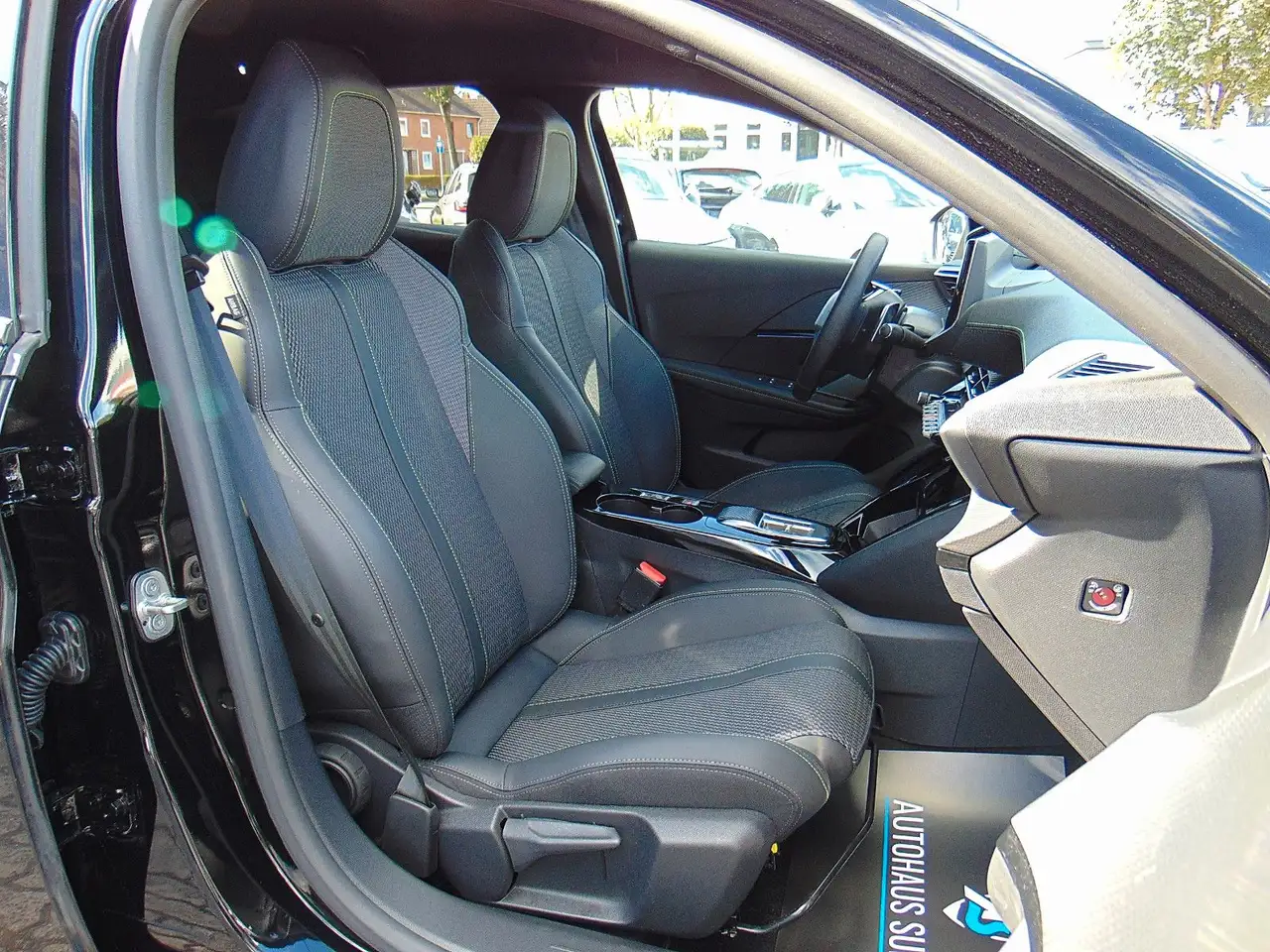 Peugeot 208 Hybrid 145 e-DSC6 GT — Galería del vehículo 9