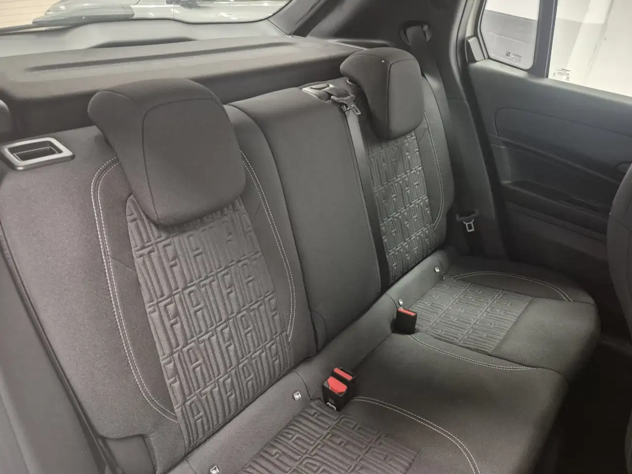 Fiat 600 1.2 MHEV DDCT 74kW — Galería del vehículo 20