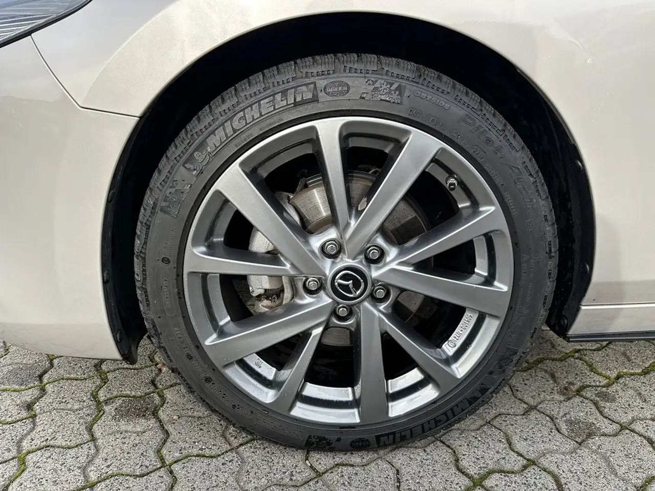 Mazda 3 2.0L e-SKYACTIV X 186ps 6AT FWD Exclusive-line DAS — Vehicle gallery 5