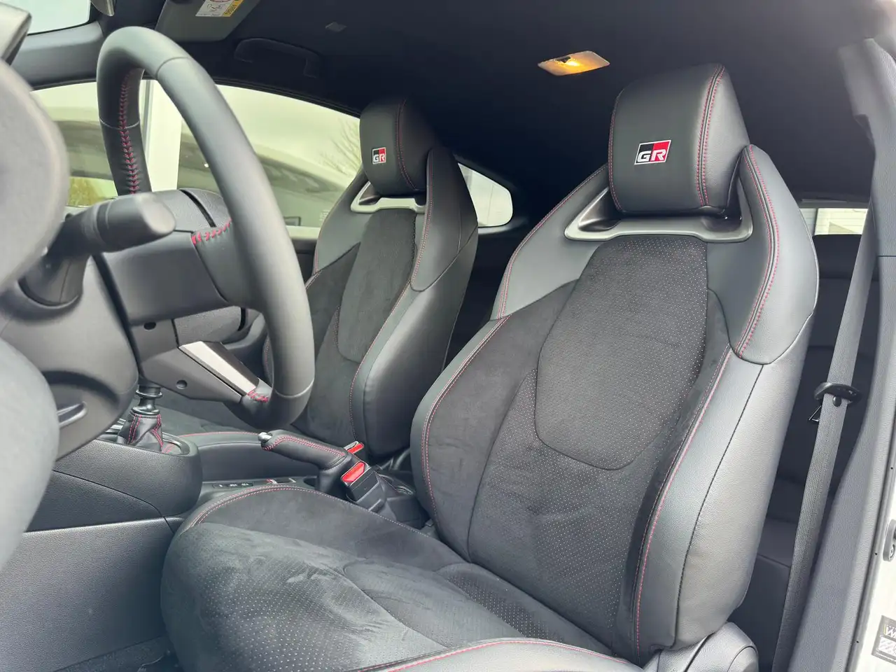 Toyota Yaris GR High-Performance Paket*LED*NAVi*KAMERA* — Galería del vehículo 10