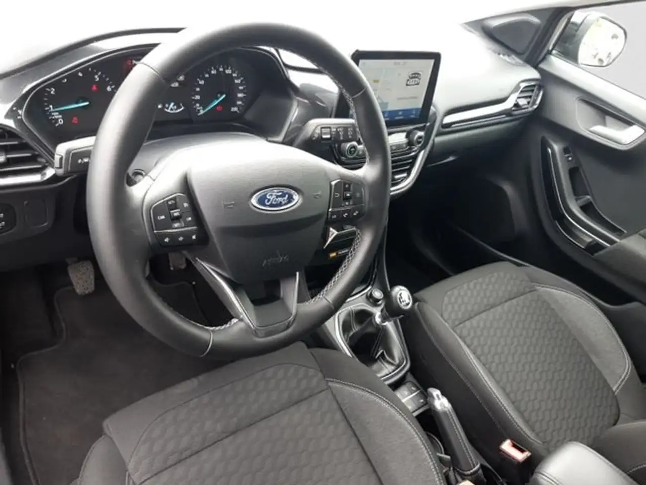 Ford Puma 1.0 EcoBoost MHEV Titanium 125 — معرض صور السيارة 11