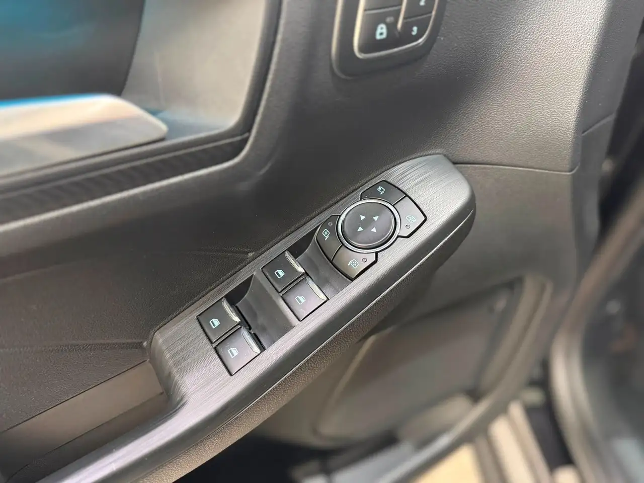 Ford Kuga 2.5 FHEV Hybrid ST-Line X Pano|AHK|1.Hand — Galería del vehículo 26