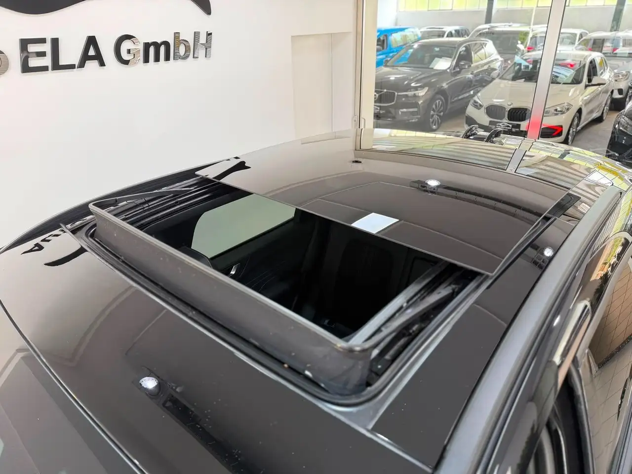 Ford Kuga 2.5 FHEV Hybrid ST-Line X Pano|AHK|1.Hand — Galería del vehículo 5