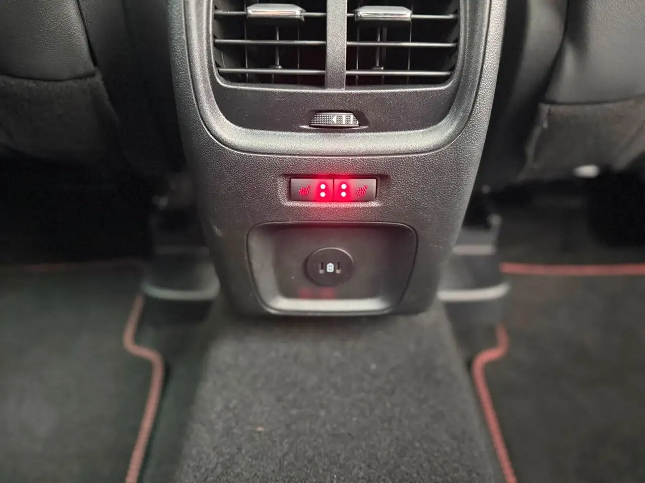 Ford Kuga 2.5 FHEV Hybrid ST-Line X Pano|AHK|1.Hand — Galería del vehículo 15