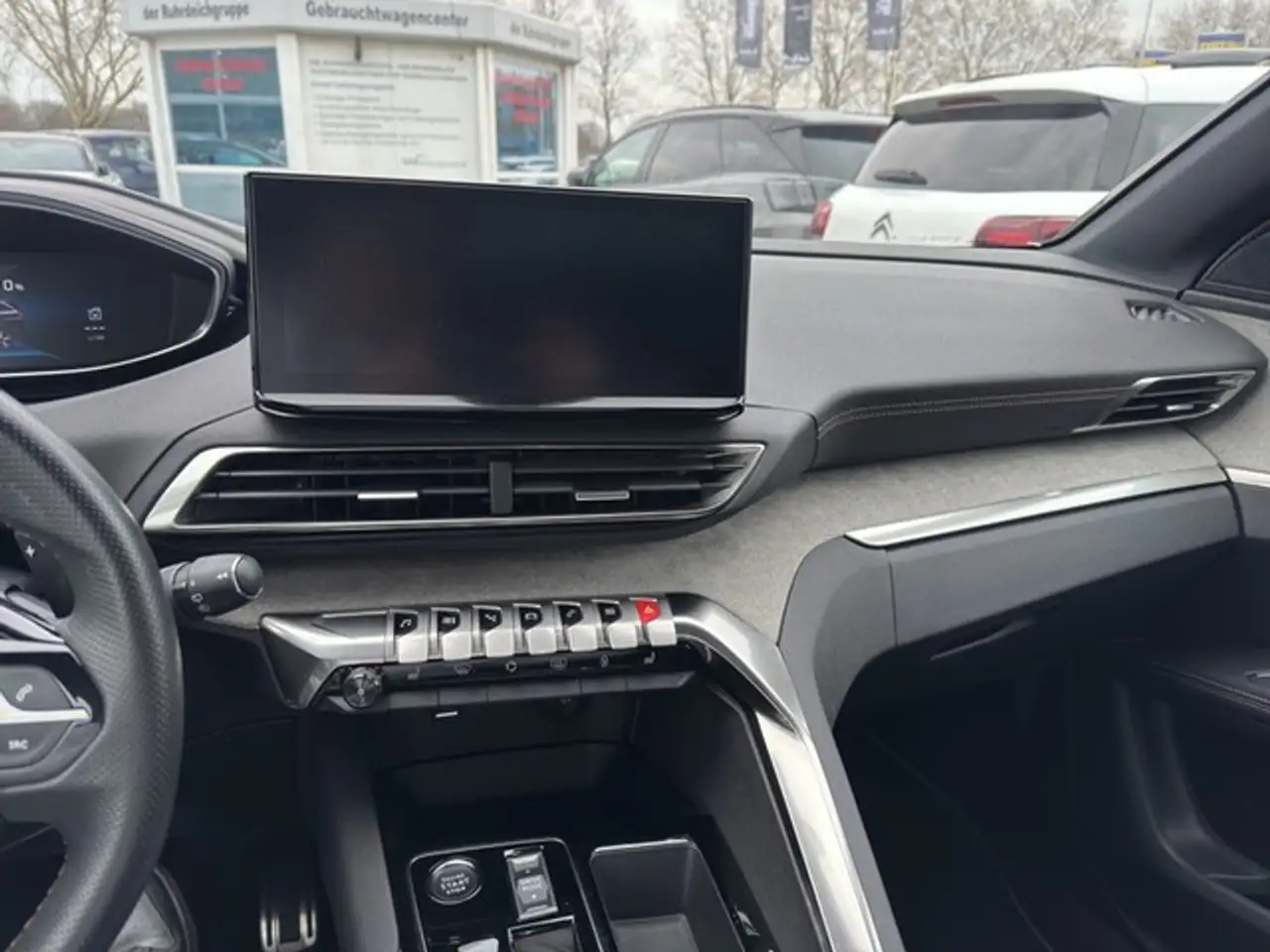 Peugeot 5008 Hybrid 136 GT 7-Sitzer +PANO+LED+SHZ+MEMORY+CAR... — Vehicle gallery 11