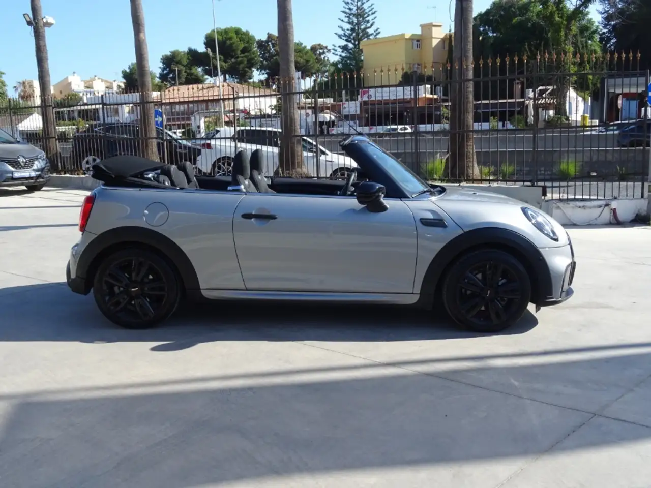 MINI Cooper Cabrio Aut. — Vehicle gallery 4