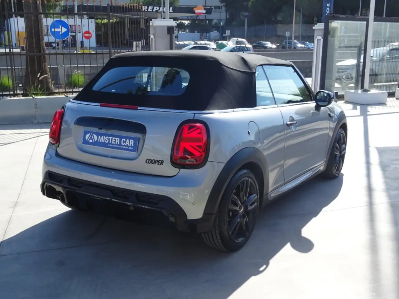 MINI Cooper Cabrio Aut. — Vehicle gallery 17