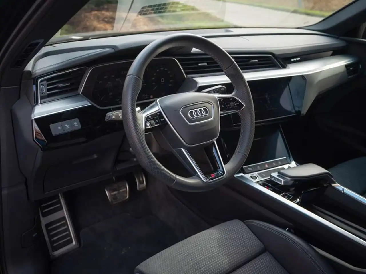 Audi Q8 e-tron 50 quattro Advanced — معرض صور السيارة 8