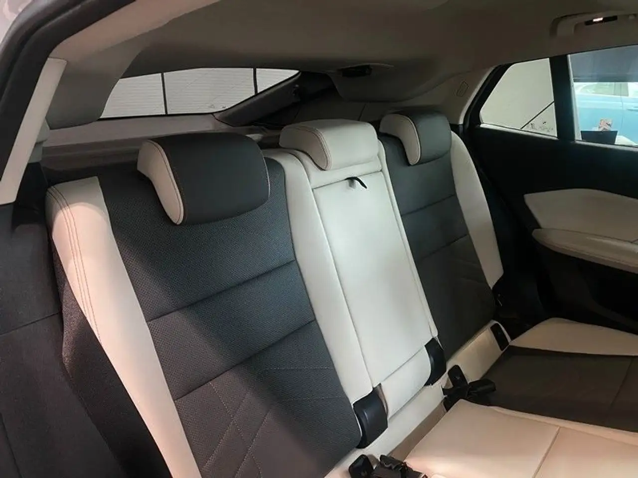 BMW iX2 xDrive30 InnovP Memory Pano H&K ACC AHK 360° — معرض صور السيارة 20