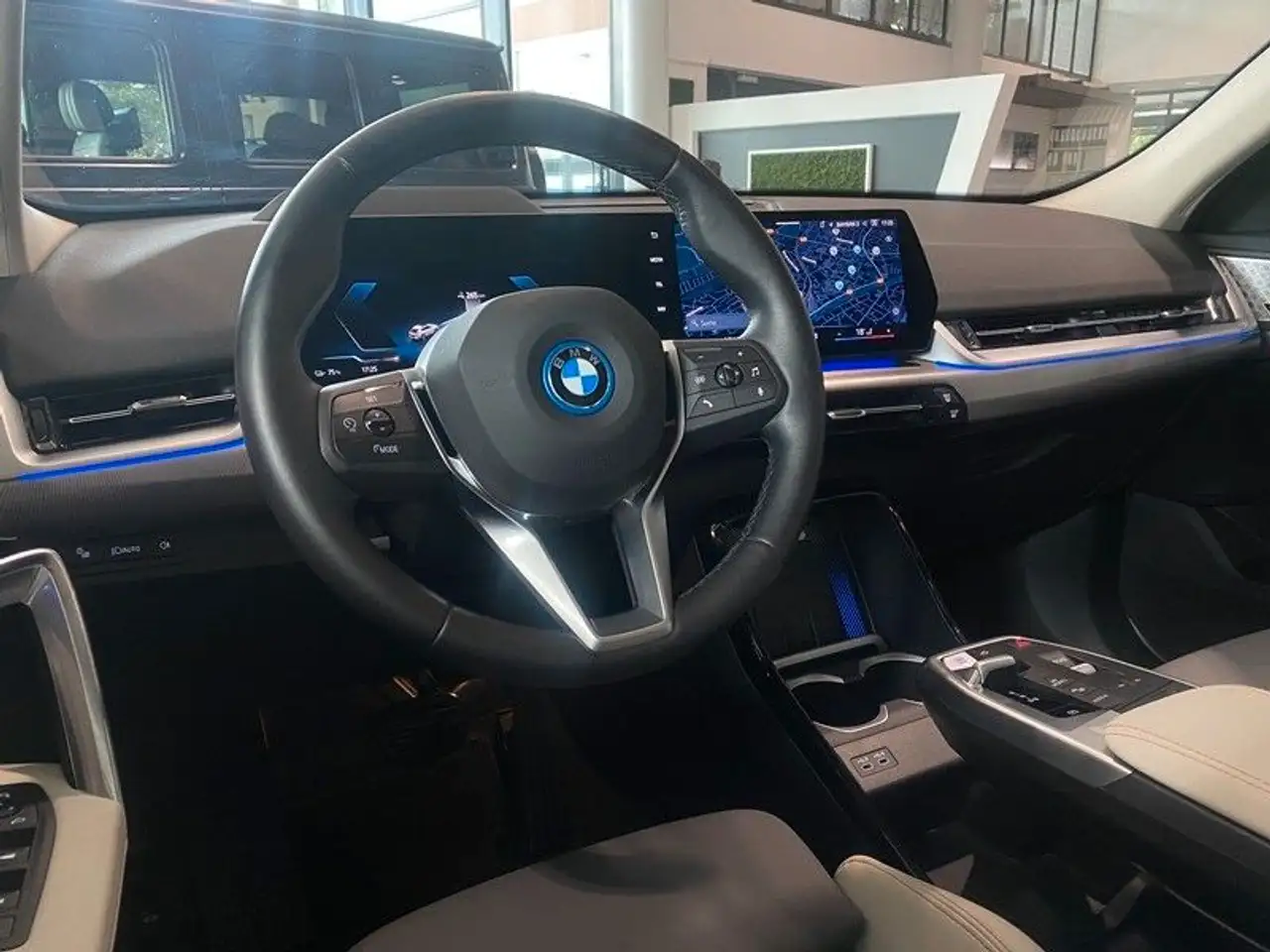 BMW iX2 xDrive30 InnovP Memory Pano H&K ACC AHK 360° — معرض صور السيارة 4