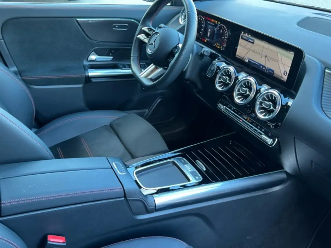 Mercedes-Benz GLA 250 -CLASS E AMG LINE — معرض صور السيارة 10