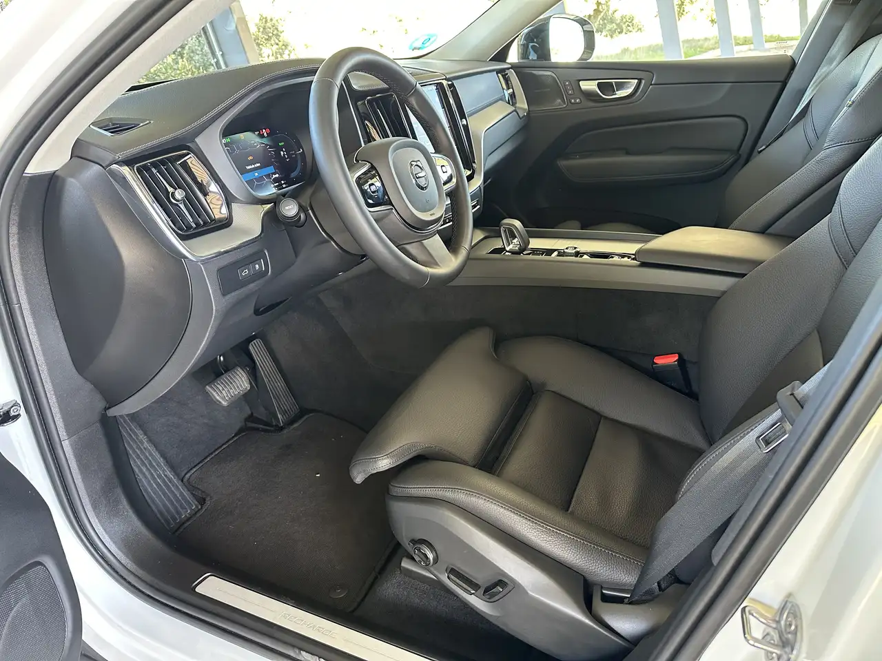 Volvo XC60 T6 Recharge Ultimate Dark — Vehicle gallery 15