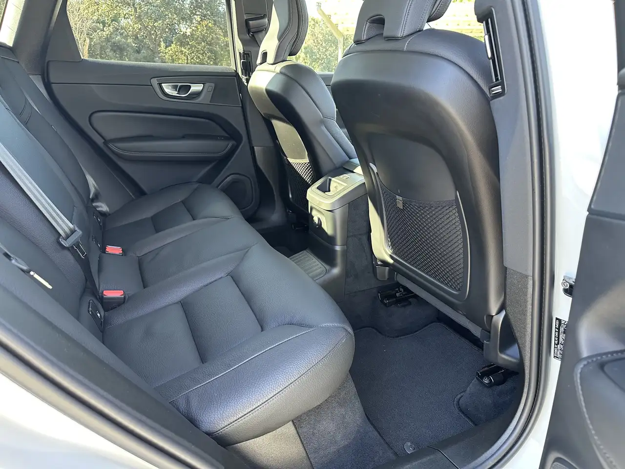 Volvo XC60 T6 Recharge Ultimate Dark — Vehicle gallery 14