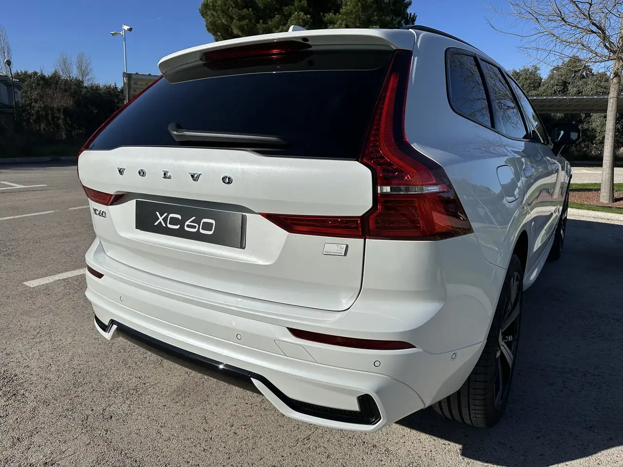 Volvo XC60 T6 Recharge Ultimate Dark — Vehicle gallery 11