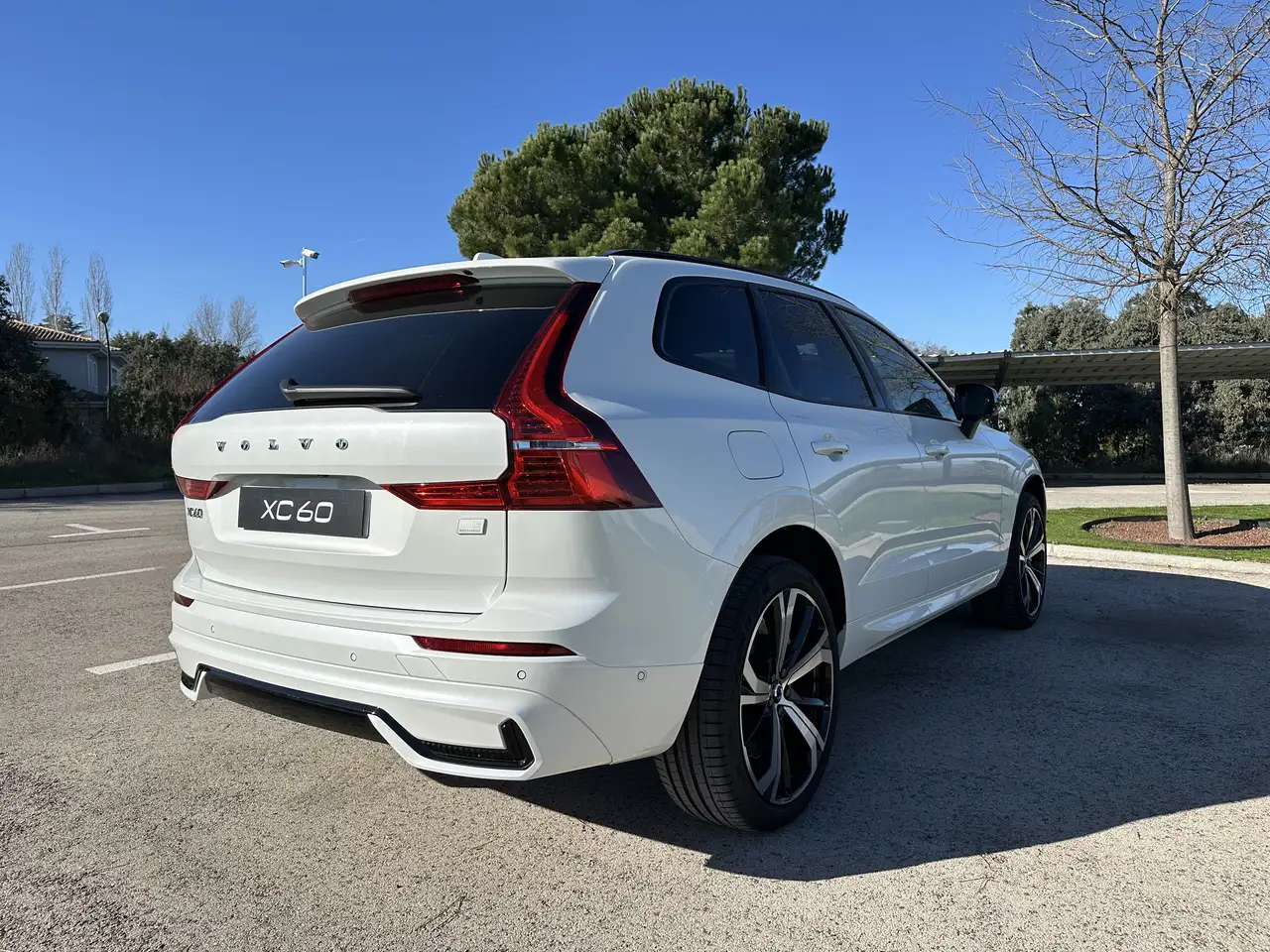 Volvo XC60 T6 Recharge Ultimate Dark — Vehicle gallery 10