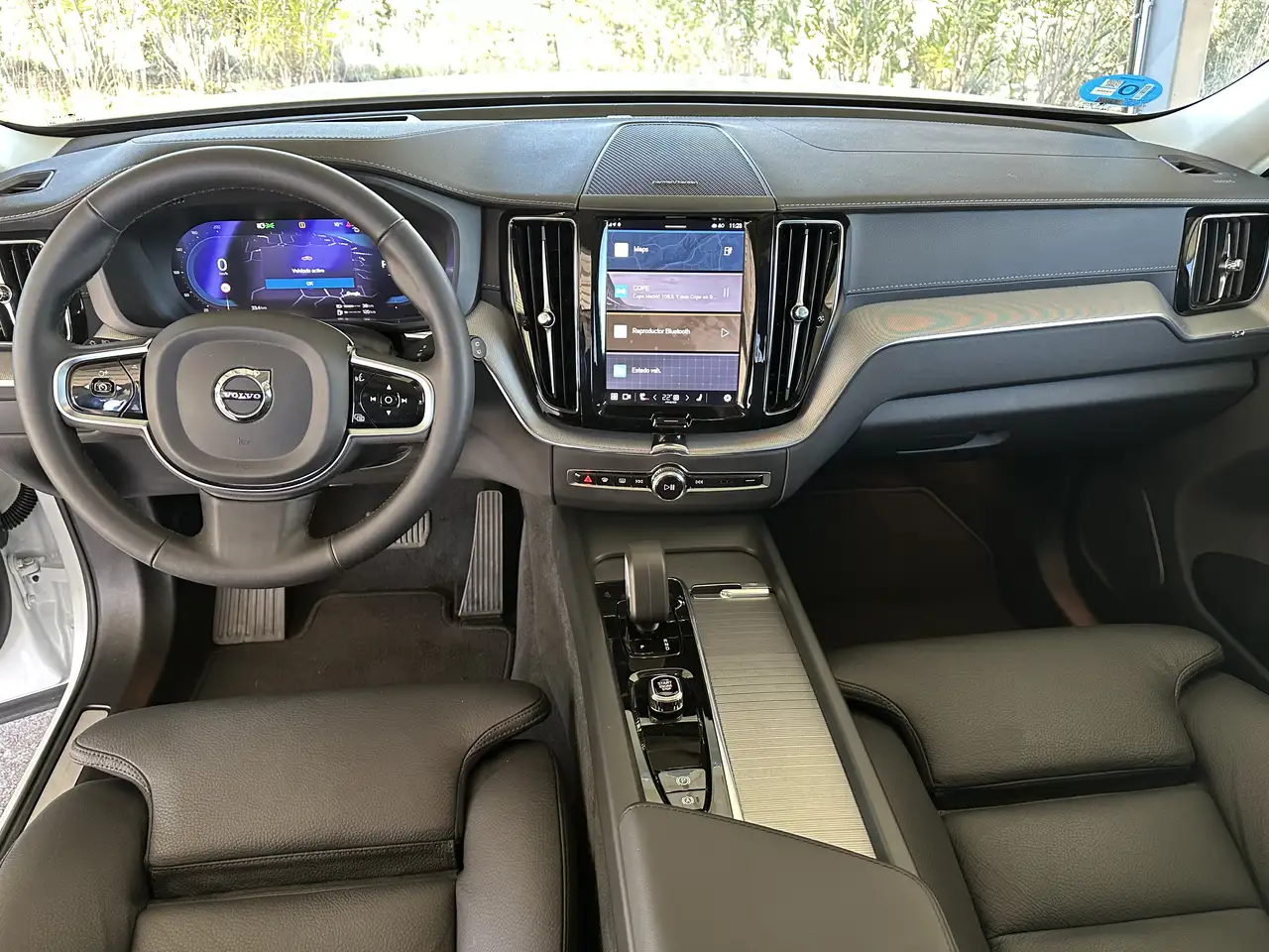 Volvo XC60 T6 Recharge Ultimate Dark — Vehicle gallery 16