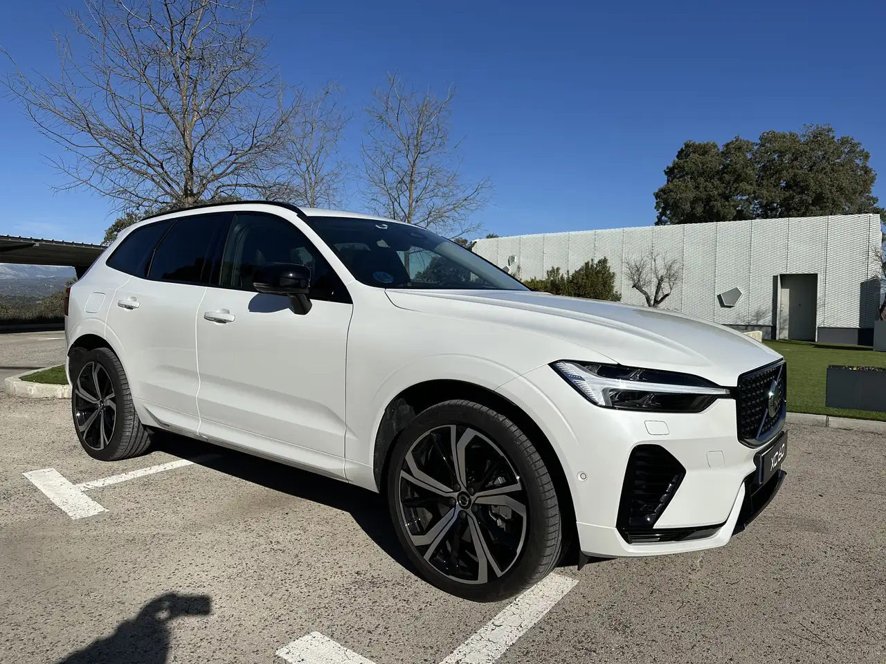 Volvo XC60 T6 Recharge Ultimate Dark — Vehicle gallery 4