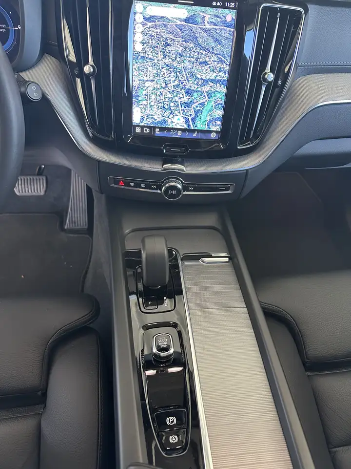 Volvo XC60 T6 Recharge Ultimate Dark — Vehicle gallery 17