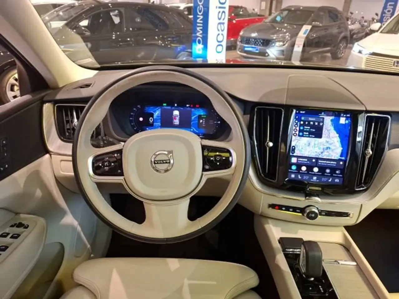 Volvo XC60 PHEV 2.0 T6 Recharge Core 19" — Galerie du véhicule 9