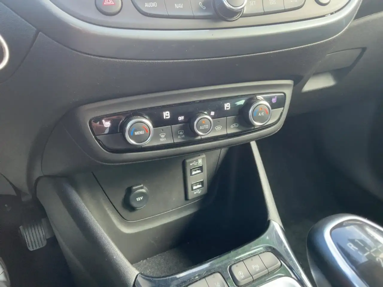 Opel Crossland 1.2 Turbo Elegance Paket LED+Navi+SHZ — Vehicle gallery 15