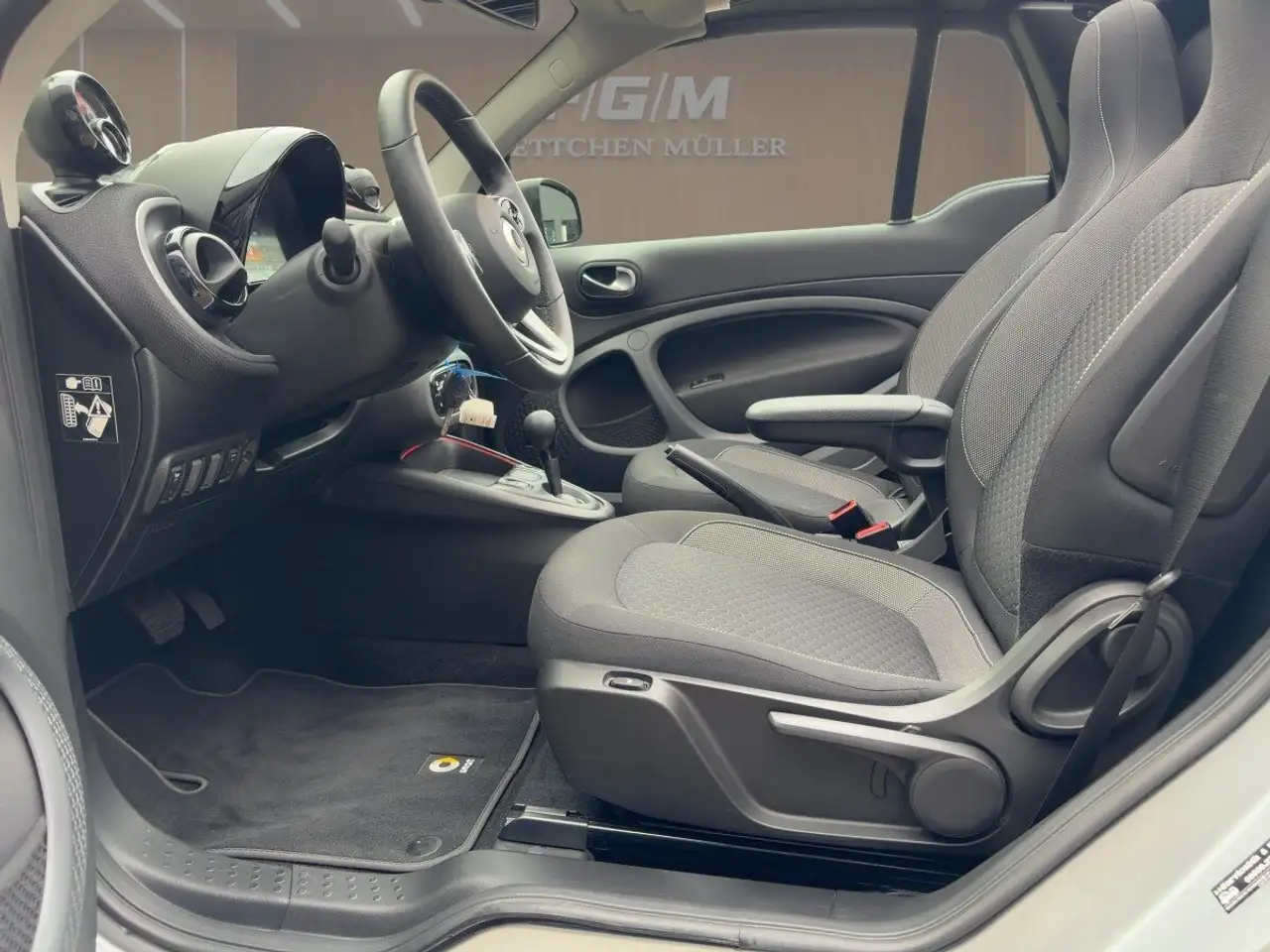 smart forTwo smart EQ fortwo cabrio LED+R.KAMERA+PANO+22KW+AM — Vehicle gallery 6