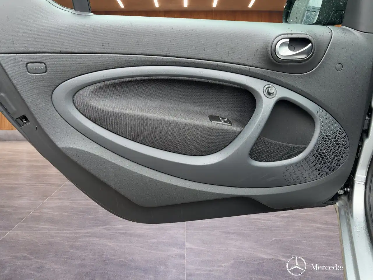 smart forTwo smart EQ fortwo cabrio LED+R.KAMERA+PANO+22KW+AM — Vehicle gallery 13