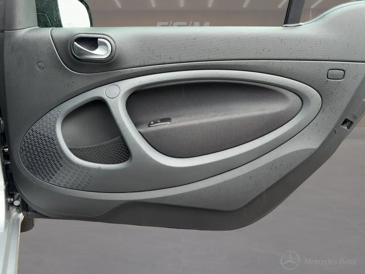 smart forTwo smart EQ fortwo cabrio LED+R.KAMERA+PANO+22KW+AM — Vehicle gallery 16