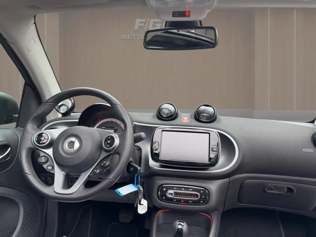 smart forTwo smart EQ fortwo cabrio LED+R.KAMERA+PANO+22KW+AM — Vehicle gallery 7