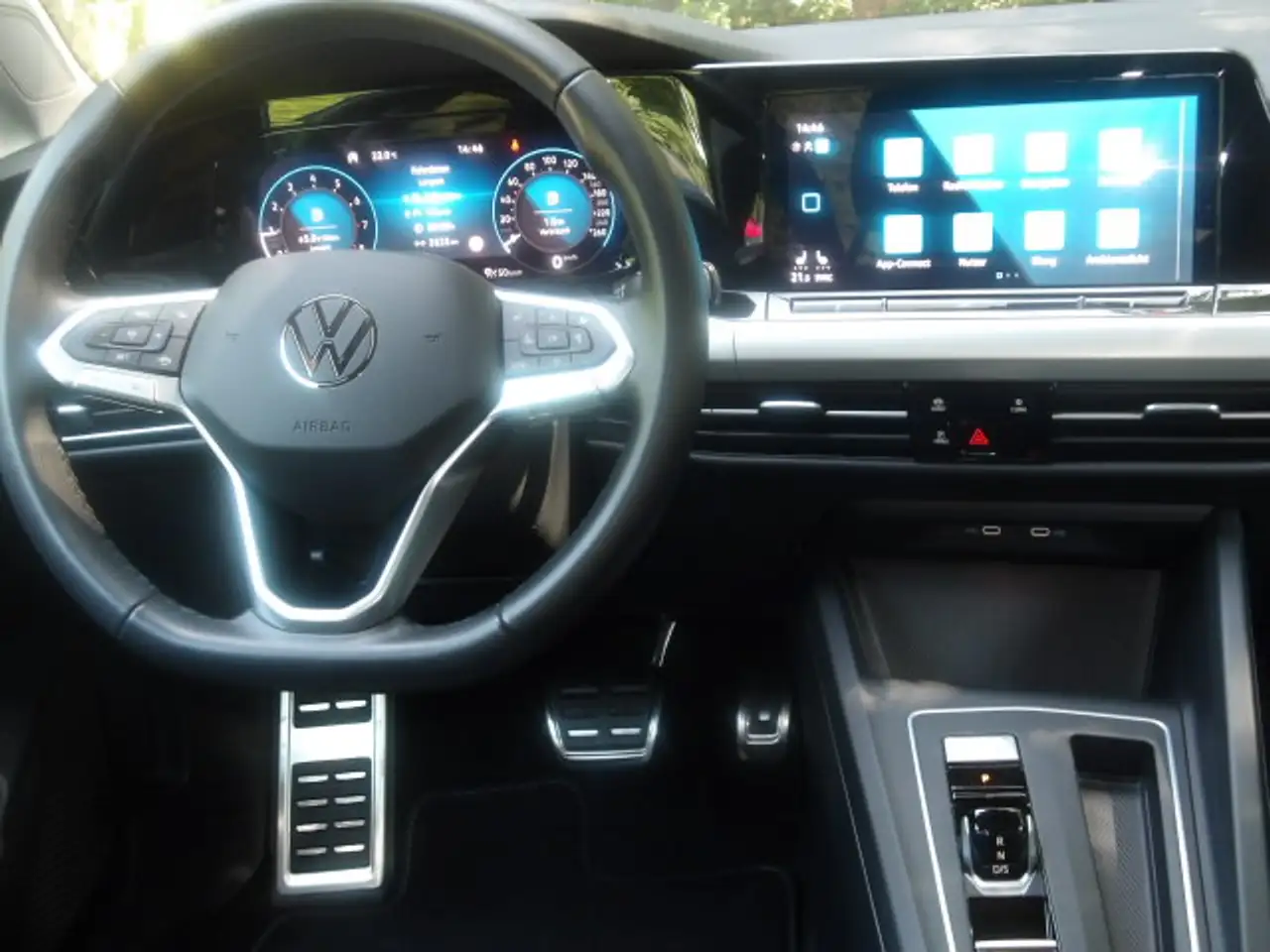 Volkswagen Golf Move eTSI DSG — Vehicle gallery 5