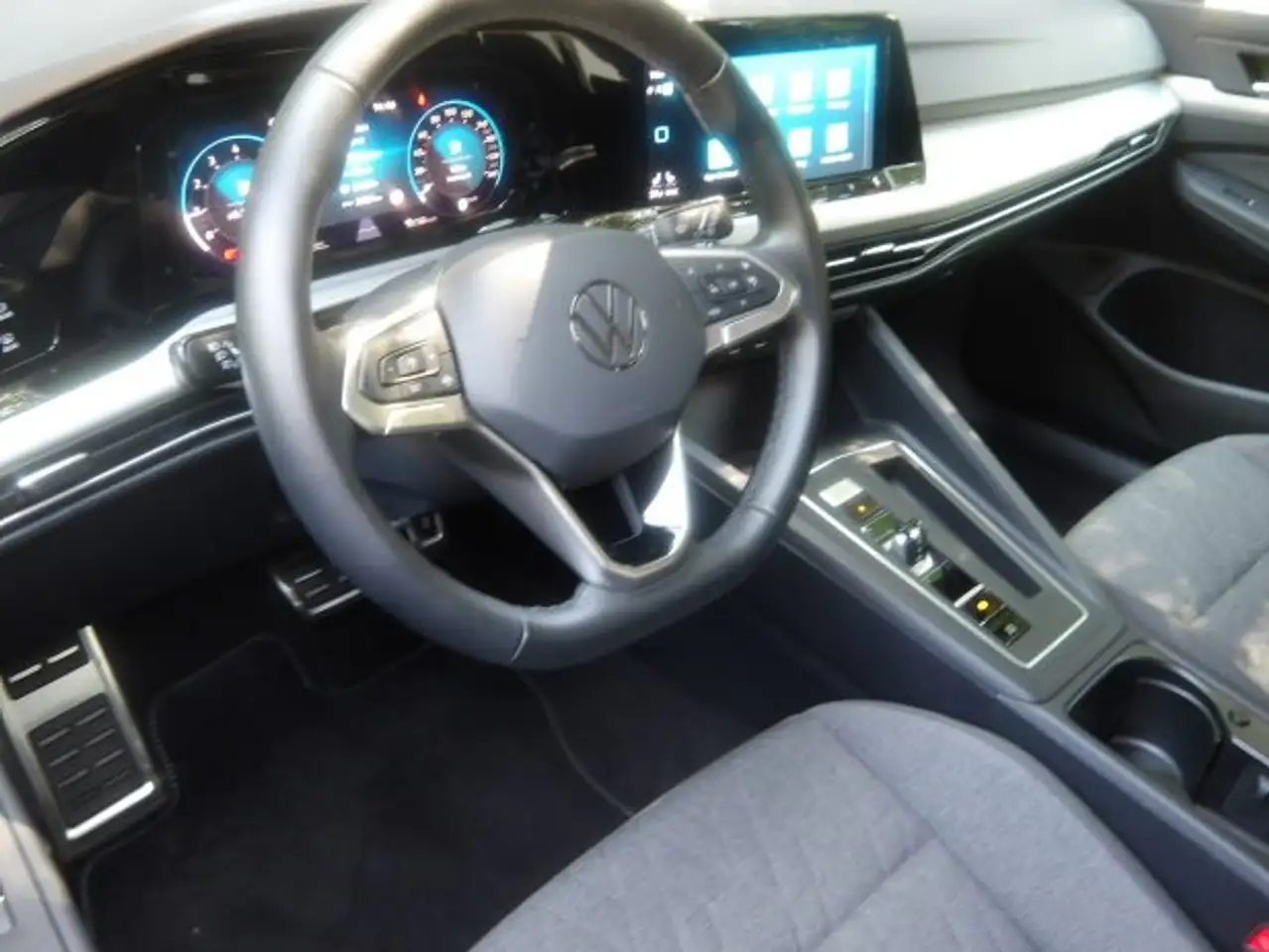 Volkswagen Golf Move eTSI DSG — Vehicle gallery 3