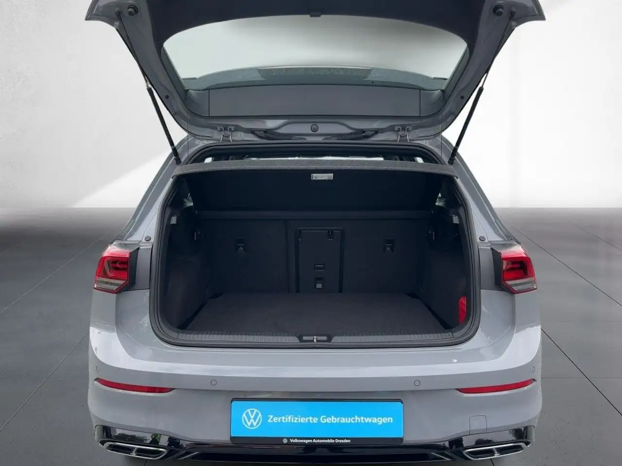 Volkswagen Golf VIII R-Line 1.5 TSI LED APP PDC APP — Galerie du véhicule 11