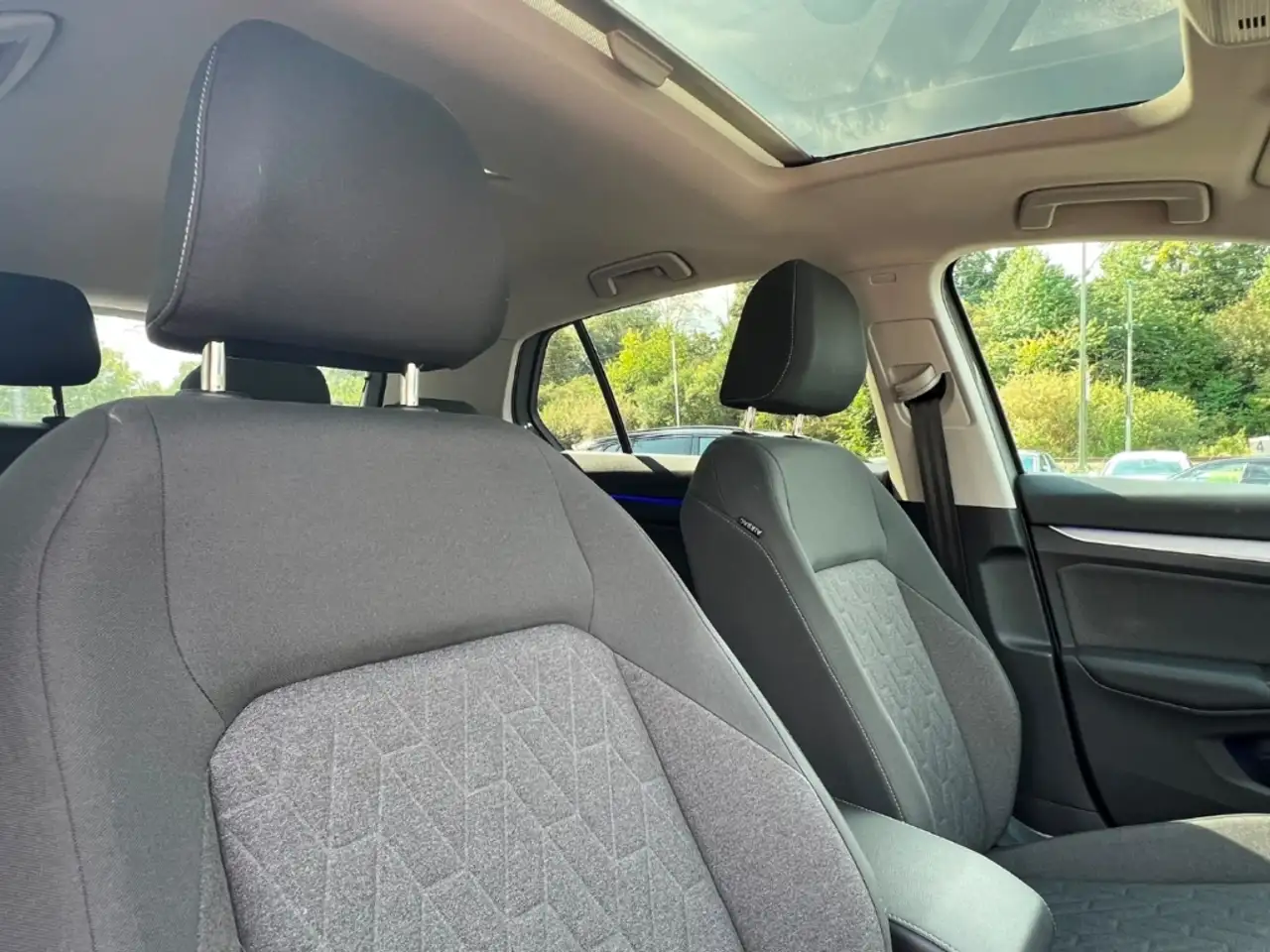 Volkswagen Golf 1.5TSI Life - PANO*APP*ASSIST*CLIMATRONIC*1HD!!! — معرض صور السيارة 9