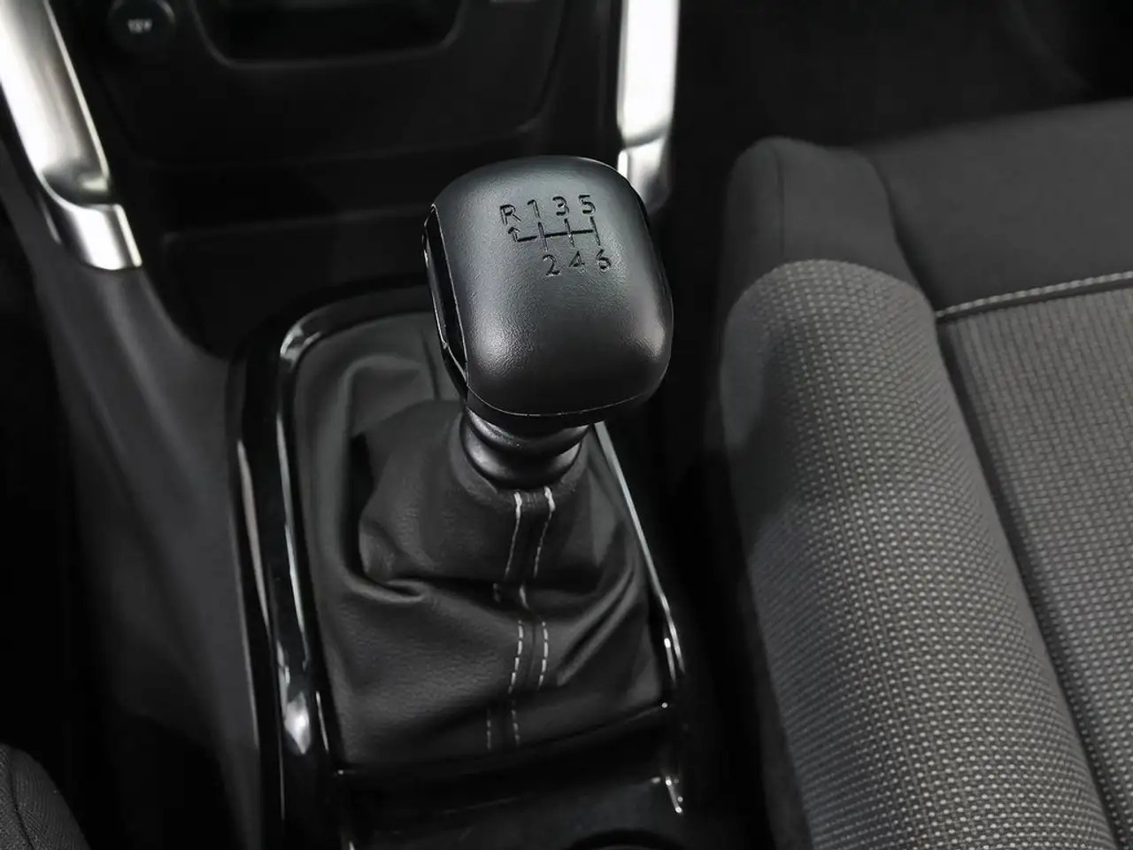 Citroen C3 Aircross PureTech 81kW (110CV) Plus — معرض صور السيارة 27