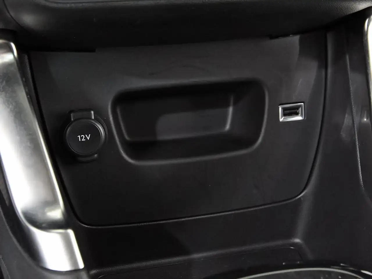 Citroen C3 Aircross PureTech 81kW (110CV) Plus — معرض صور السيارة 30