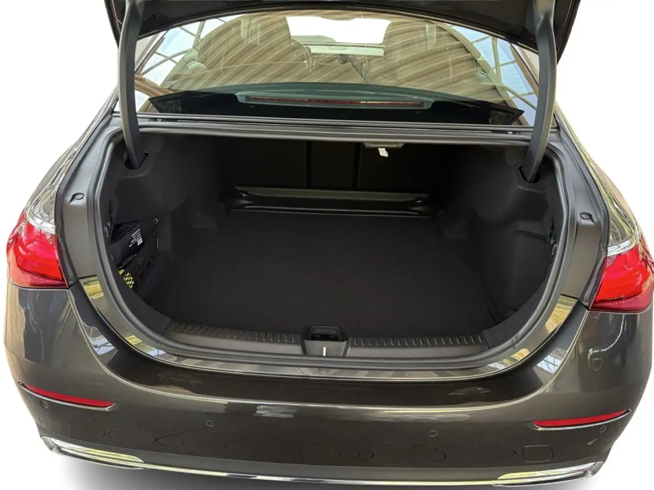 Mercedes-Benz E 200 Avantgarde AHK/DAB/LED/20ZOLL — معرض صور السيارة 11