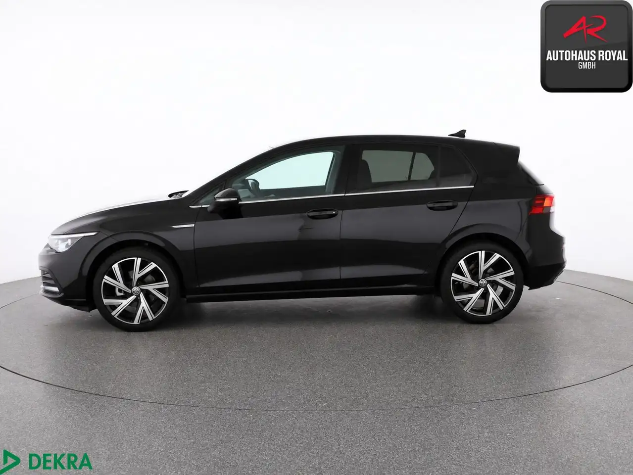 Volkswagen Golf VIII 1.5 eTSI STYLE MASSAGE,MEMORY,ACC,1.HD — معرض صور السيارة 2