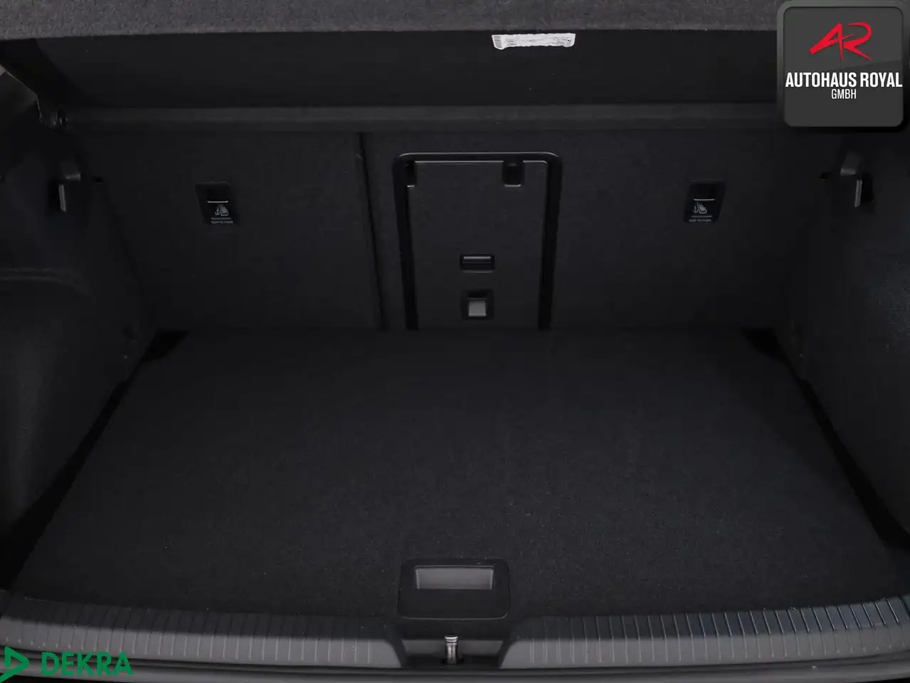 Volkswagen Golf VIII 1.5 eTSI STYLE MASSAGE,MEMORY,ACC,1.HD — معرض صور السيارة 13