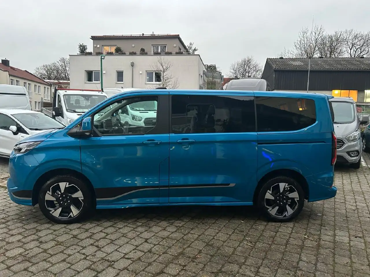 Ford Tourneo Custom E 340 L1 Tourneo Sport RWD — Galerie du véhicule 2