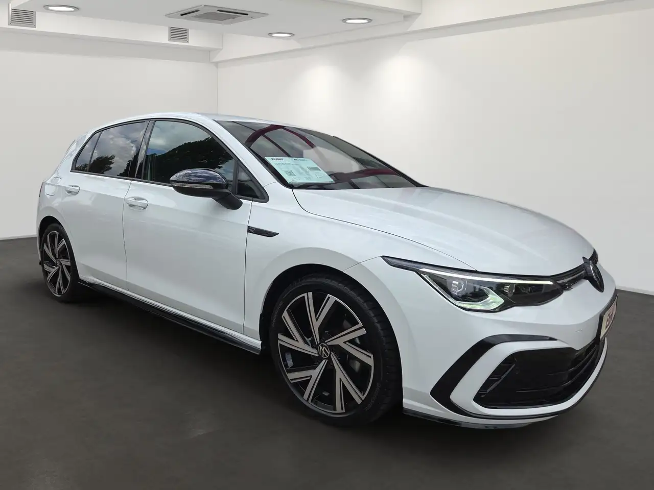 Volkswagen Golf VIII R-LINE BLACK STYLE 1.5eTSI 150PS DSG KAMERA+A — Vehicle gallery 3