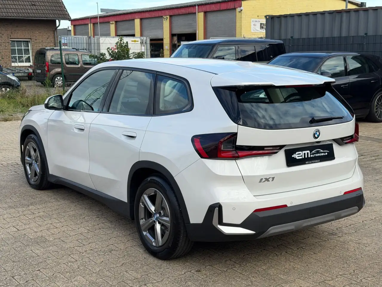 BMW iX1 20 eDrive Keyless/360/Navi/LED/Head-Up — Galerie du véhicule 8