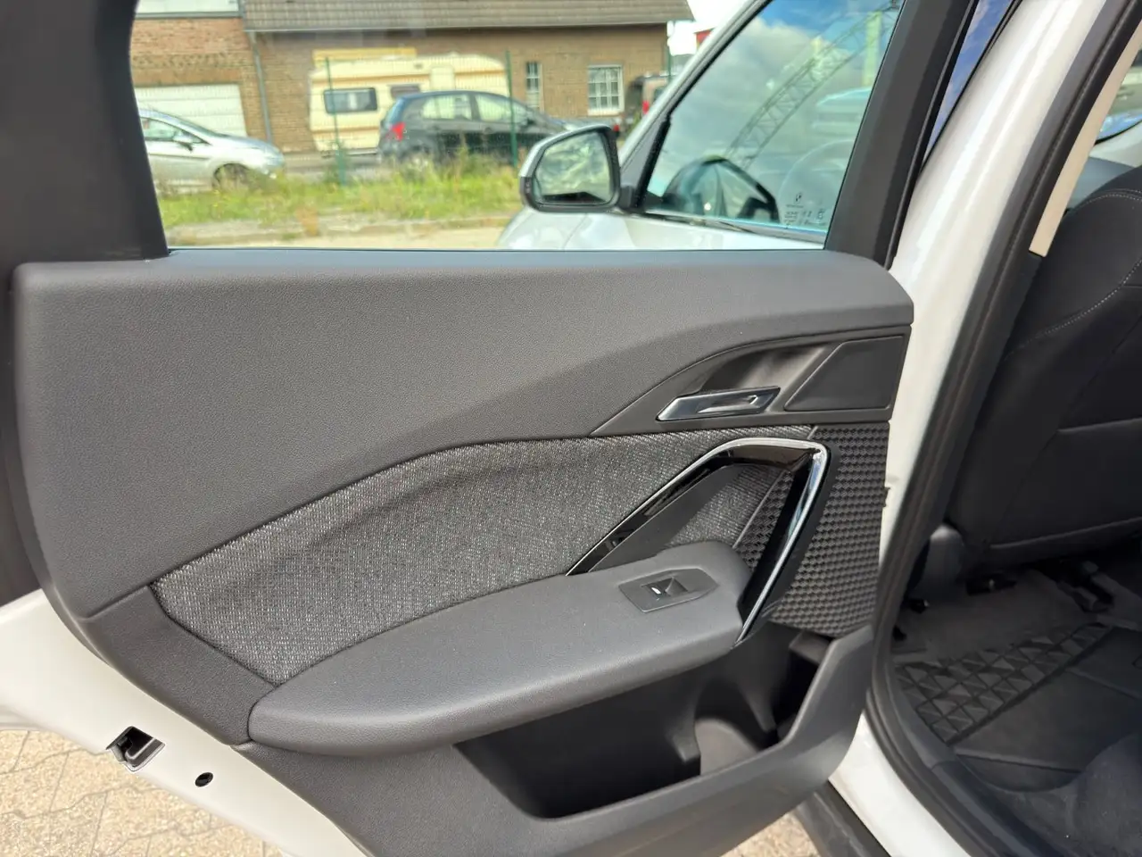 BMW iX1 20 eDrive Keyless/360/Navi/LED/Head-Up — Galerie du véhicule 16