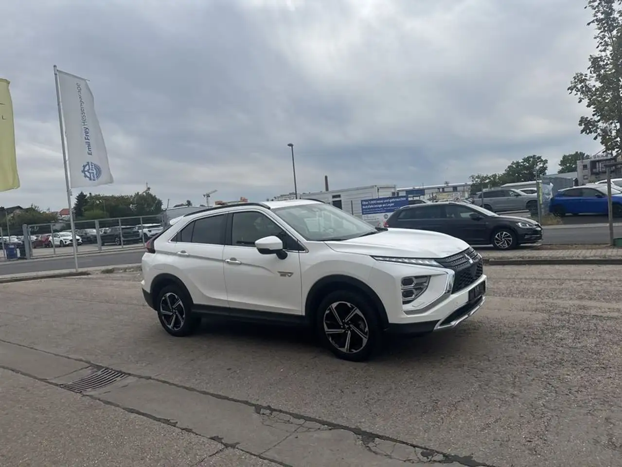 Mitsubishi Eclipse Cross Plug-In Hybrid 4WD Plus — معرض صور السيارة 25