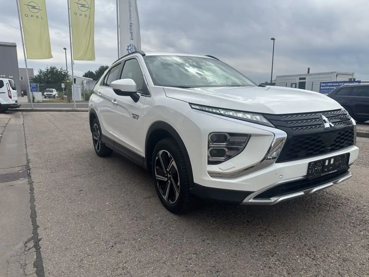 Mitsubishi Eclipse Cross Plug-In Hybrid 4WD Plus — معرض صور السيارة 26