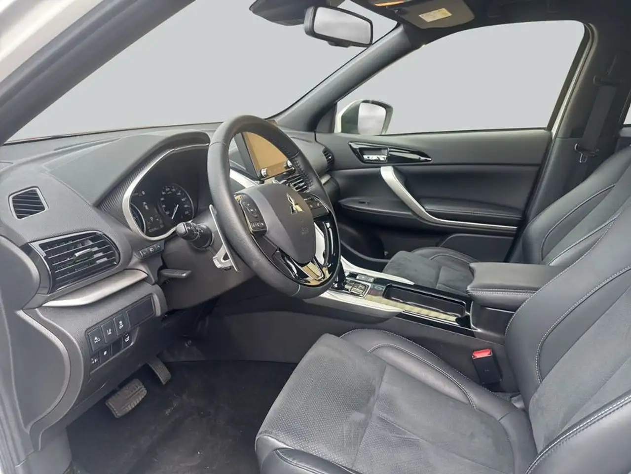 Mitsubishi Eclipse Cross Plug-In Hybrid 4WD Plus — معرض صور السيارة 10