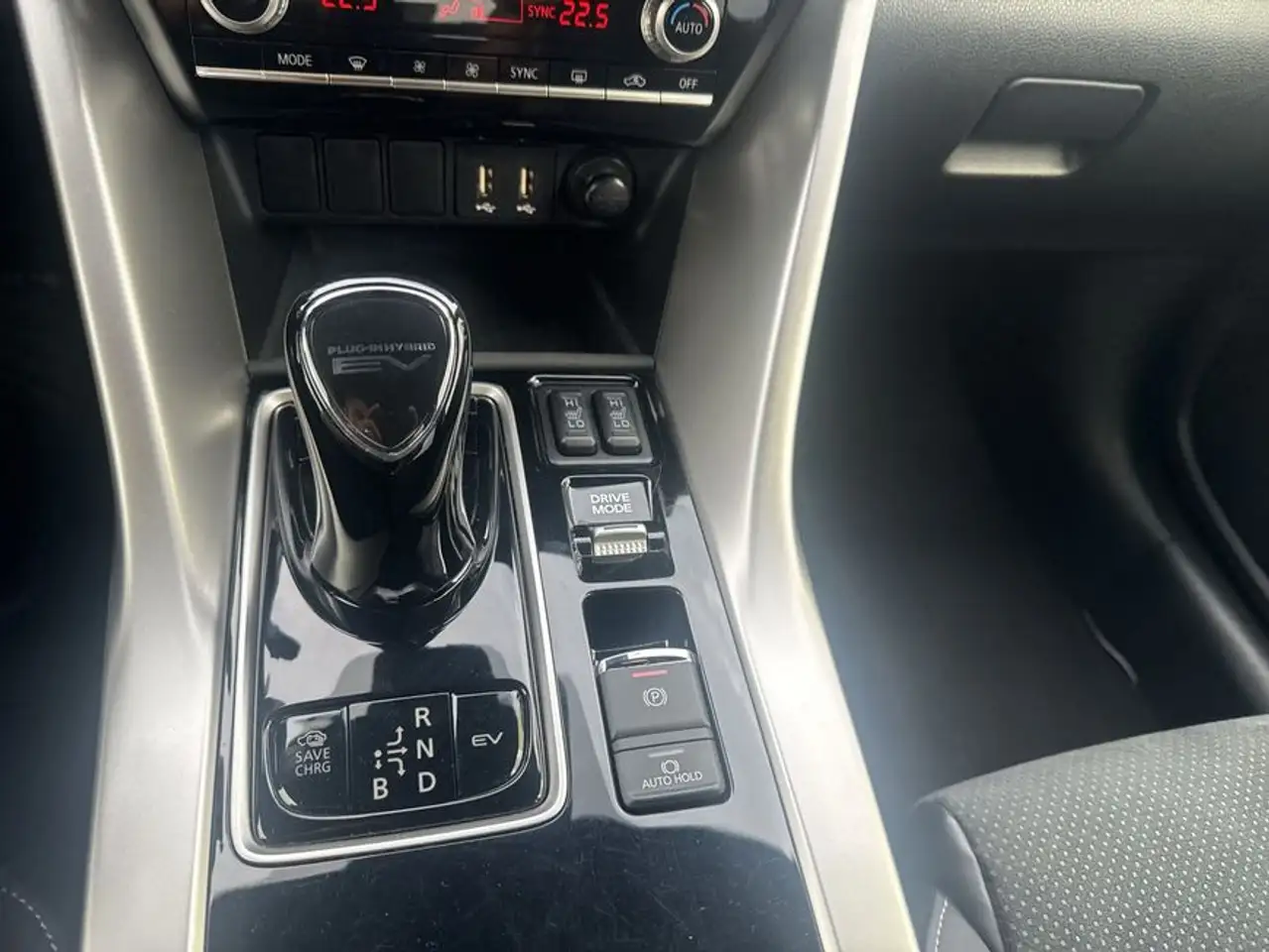 Mitsubishi Eclipse Cross Plug-In Hybrid 4WD Plus — معرض صور السيارة 21