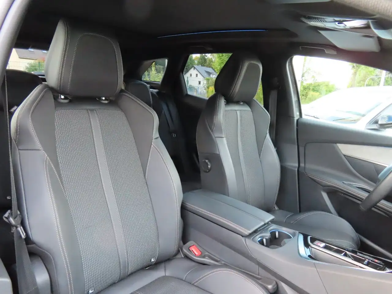 Peugeot 3008 GT PureTech 130 EAT8*PANORAMA*SHZ*NAVI — Galería del vehículo 12
