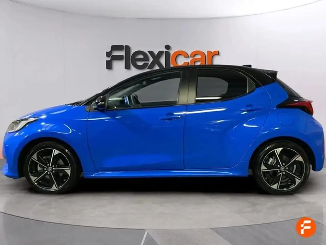 Toyota Yaris 130H 1.5 Premiere Edition — Vehicle gallery 3