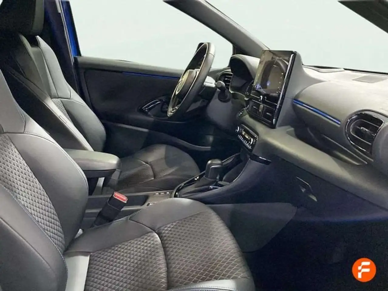 Toyota Yaris 130H 1.5 Premiere Edition — Vehicle gallery 10