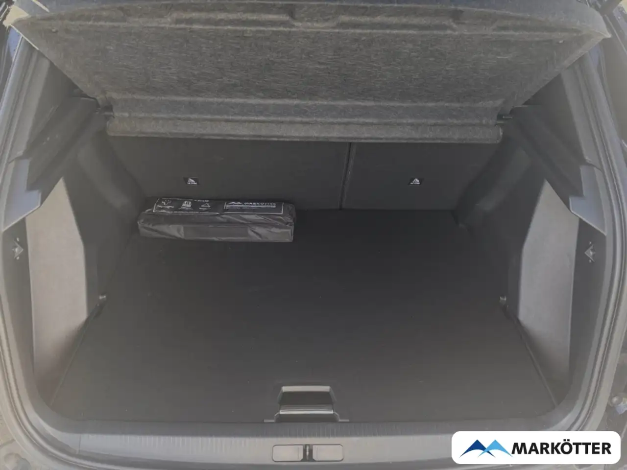 Peugeot 2008 GT ALCANTARA/CAM/LED/NAVI/SHZ/MASSAGE — Vehicle gallery 6